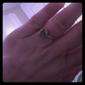 10k gold sapphire size 6 ring